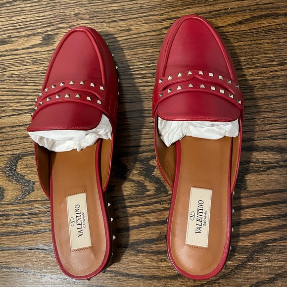 NWT and original box Valentino Garavani mules. Size: EU 39. - Picture 1 of 7